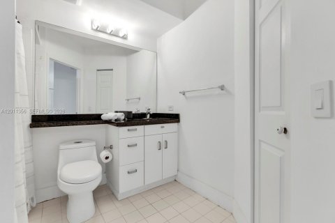 Condo in Sunny Isles Beach, Florida, 2 bedrooms  № 2075177 - photo 22