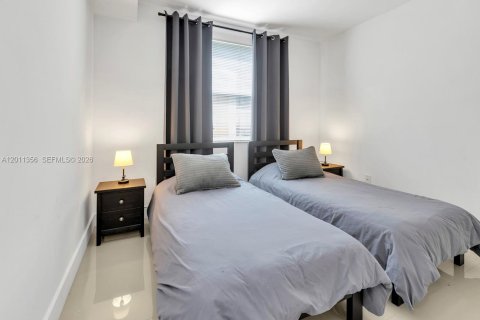 Condo in Sunny Isles Beach, Florida, 2 bedrooms  № 2075177 - photo 18