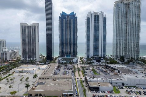 Condo in Sunny Isles Beach, Florida, 2 bedrooms  № 2075177 - photo 30