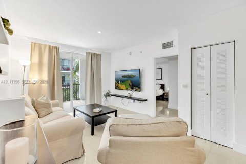 Condo in Sunny Isles Beach, Florida, 2 bedrooms  № 2075177 - photo 4