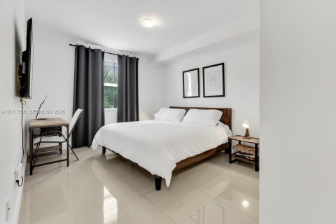 Condo in Sunny Isles Beach, Florida, 2 bedrooms  № 2075177 - photo 12