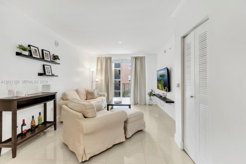 Condo in Sunny Isles Beach, Florida, 2 bedrooms  № 2075177