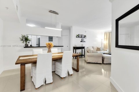 Condo in Sunny Isles Beach, Florida, 2 bedrooms  № 2075177 - photo 3