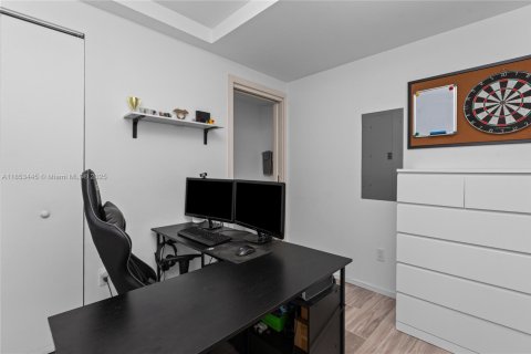 Condo in Miami, Florida, 1 bedroom  № 1872652 - photo 30