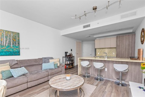 Condo in Miami, Florida, 1 bedroom  № 1872652 - photo 17