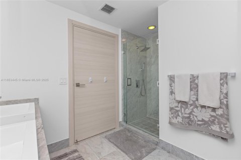 Condo in Miami, Florida, 1 bedroom  № 1872652 - photo 27