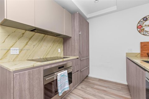 Condo in Miami, Florida, 1 bedroom  № 1872652 - photo 19