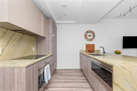 Condo in Miami, Florida, 1 bedroom  № 1872652 - photo 20