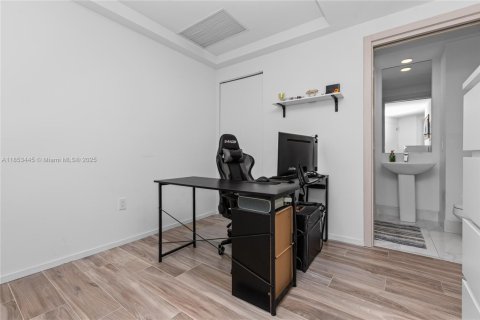 Condo in Miami, Florida, 1 bedroom  № 1872652 - photo 29