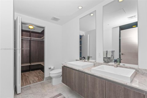 Condo in Miami, Florida, 1 bedroom  № 1872652 - photo 25