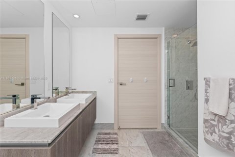 Condo in Miami, Florida, 1 bedroom  № 1872652 - photo 26