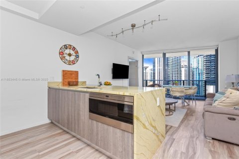 Condo in Miami, Florida, 1 bedroom  № 1872652 - photo 12