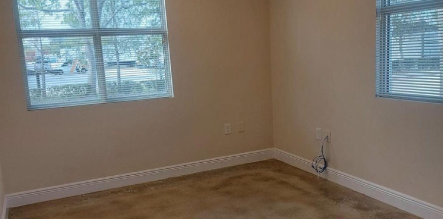 Commercial property in Coral Springs, Florida № 1151374