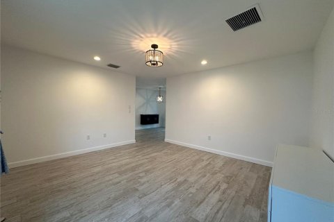 House in North Port, Florida 2 bedrooms, 84.73 sq.m. № 1905415 - photo 5