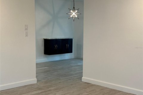 Villa ou maison à louer à North Port, Floride: 2 chambres, 84.73 m2 № 1905415 - photo 6