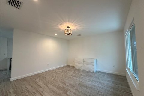 House in North Port, Florida 2 bedrooms, 84.73 sq.m. № 1905415 - photo 4