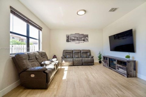 Casa en venta en Homestead, Florida, 4 dormitorios, 226.4 m2 № 2032183 - foto 11