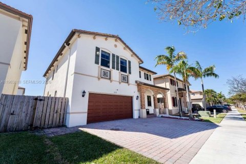 Casa en venta en Homestead, Florida, 4 dormitorios, 226.4 m2 № 2032183 - foto 2