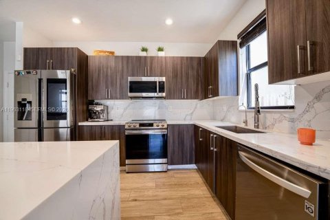 Casa en venta en Homestead, Florida, 4 dormitorios, 226.4 m2 № 2032183 - foto 13