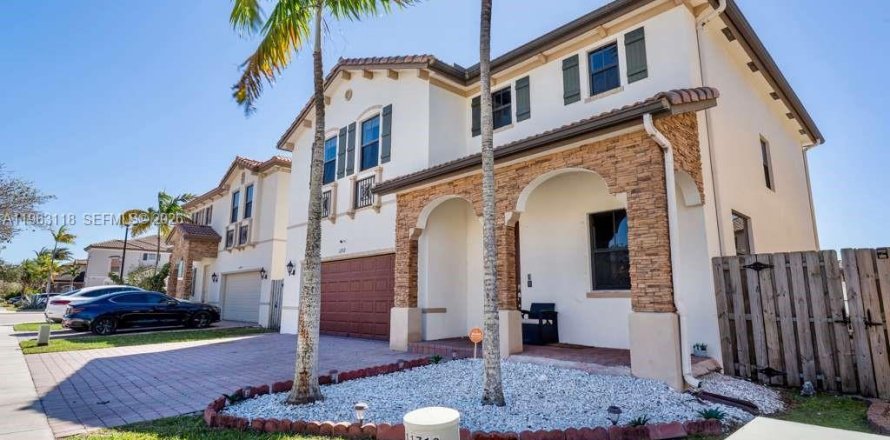 Casa en Homestead, Florida 4 dormitorios, 226.4 m2 № 2032183