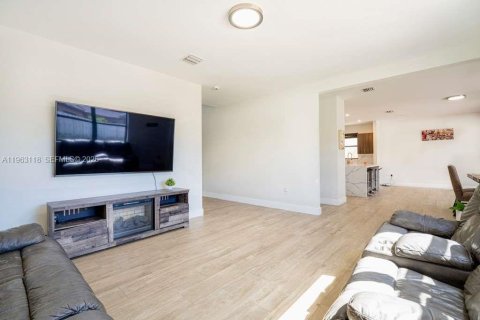 Casa en venta en Homestead, Florida, 4 dormitorios, 226.4 m2 № 2032183 - foto 12