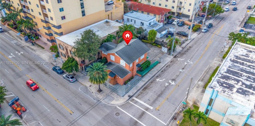 Коммерческая недвижимость в Майами, Флорида № 2035377