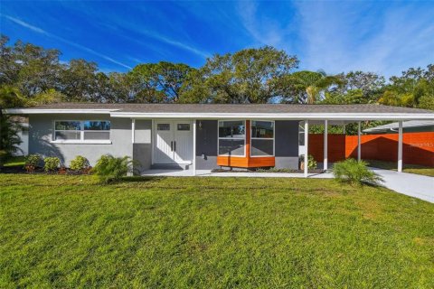 Casa en alquiler en Sarasota, Florida, 5 dormitorios, 241.55 m2 № 1900562 - foto 1