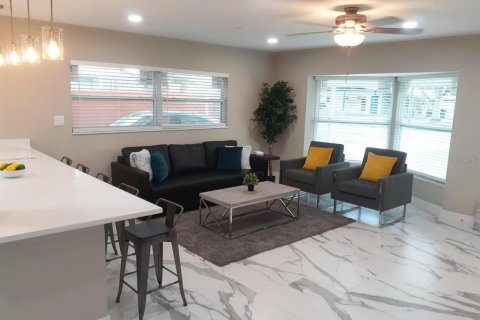 Casa en alquiler en Sarasota, Florida, 5 dormitorios, 241.55 m2 № 1900562 - foto 9