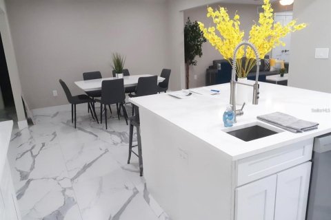 Casa en alquiler en Sarasota, Florida, 5 dormitorios, 241.55 m2 № 1900562 - foto 21
