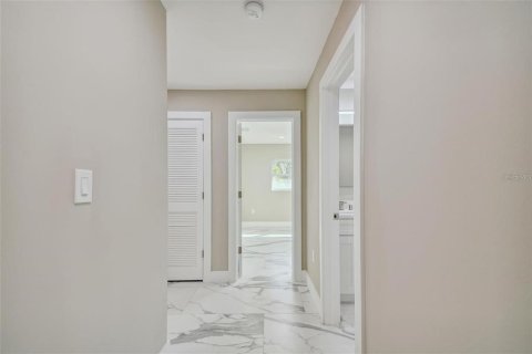 House in Sarasota, Florida 5 bedrooms, 241.55 sq.m. № 1900562 - photo 24