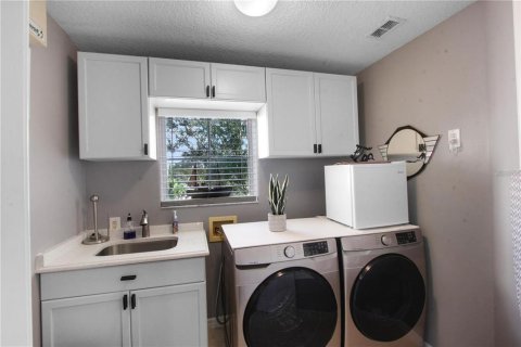 House in STONEYBROOK HILLS in Mount Dora, Florida 4 bedrooms, 299.05 sq.m. № 2398673 - photo 30