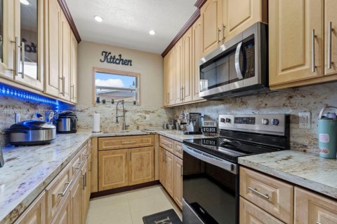 Купить виллу или дом в Хомстед, Флорида 4 спальни, 183.2м2, № 2049562 - фото 16