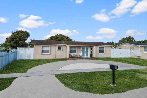 Дом в Хомстед, Флорида 4 спальни, 183.2м2 № 2049562