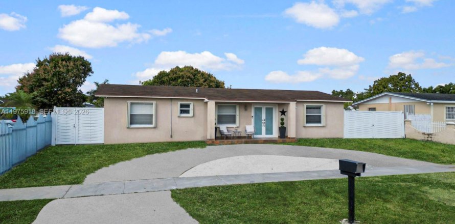 Дом в Хомстед, Флорида 4 спальни, 183.2м2 № 2049562