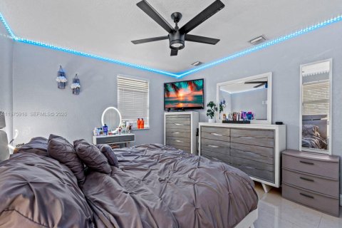 Купить виллу или дом в Хомстед, Флорида 4 спальни, 183.2м2, № 2049562 - фото 15