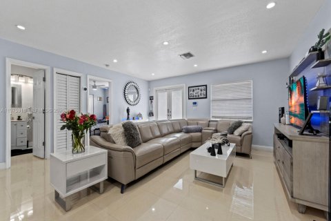 Купить виллу или дом в Хомстед, Флорида 4 спальни, 183.2м2, № 2049562 - фото 29