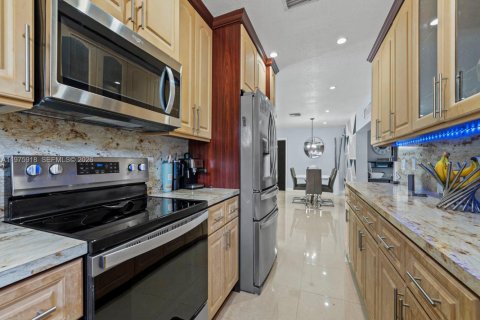 Купить виллу или дом в Хомстед, Флорида 4 спальни, 183.2м2, № 2049562 - фото 11