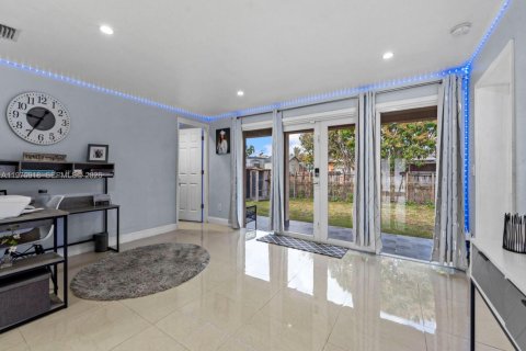 Купить виллу или дом в Хомстед, Флорида 4 спальни, 183.2м2, № 2049562 - фото 5