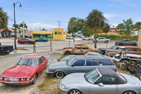 Commercial property in Venice, Florida 448.9 sq.m. № 2212712 - photo 15
