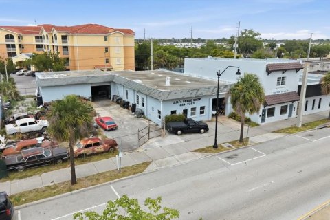 Commercial property in Venice, Florida 448.9 sq.m. № 2212712 - photo 11