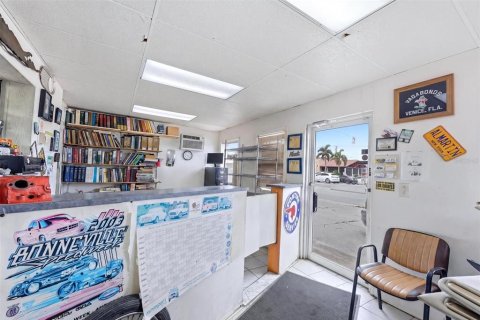 Commercial property in Venice, Florida 448.9 sq.m. № 2212712 - photo 21