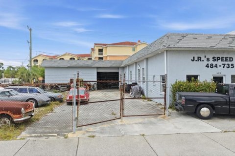 Commercial property in Venice, Florida 448.9 sq.m. № 2212712 - photo 18