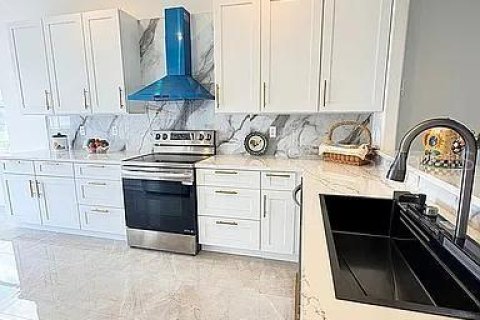 House in Sarasota, Florida 4 bedrooms, 229.1 sq.m. № 2199198 - photo 27