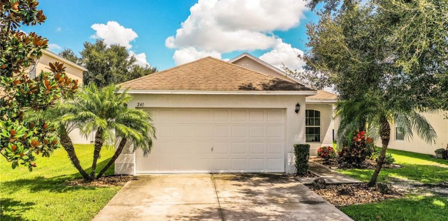 House in Winter Haven, Florida 3 bedrooms, 105.91 sq.m. № 2093478