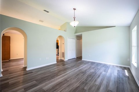 House in Winter Haven, Florida 3 bedrooms, 105.91 sq.m. № 2093478 - photo 3