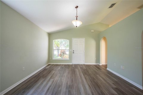 House in Winter Haven, Florida 3 bedrooms, 105.91 sq.m. № 2093478 - photo 4