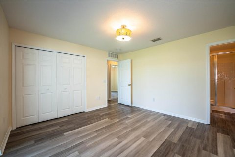 House in Winter Haven, Florida 3 bedrooms, 105.91 sq.m. № 2093478 - photo 23