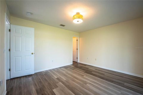 House in Winter Haven, Florida 3 bedrooms, 105.91 sq.m. № 2093478 - photo 15