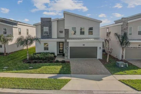 House in Davenport, Florida 7 bedrooms, 310.2 sq.m. № 2166452