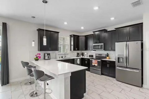 House in Davenport, Florida 7 bedrooms, 310.2 sq.m. № 2166452 - photo 6